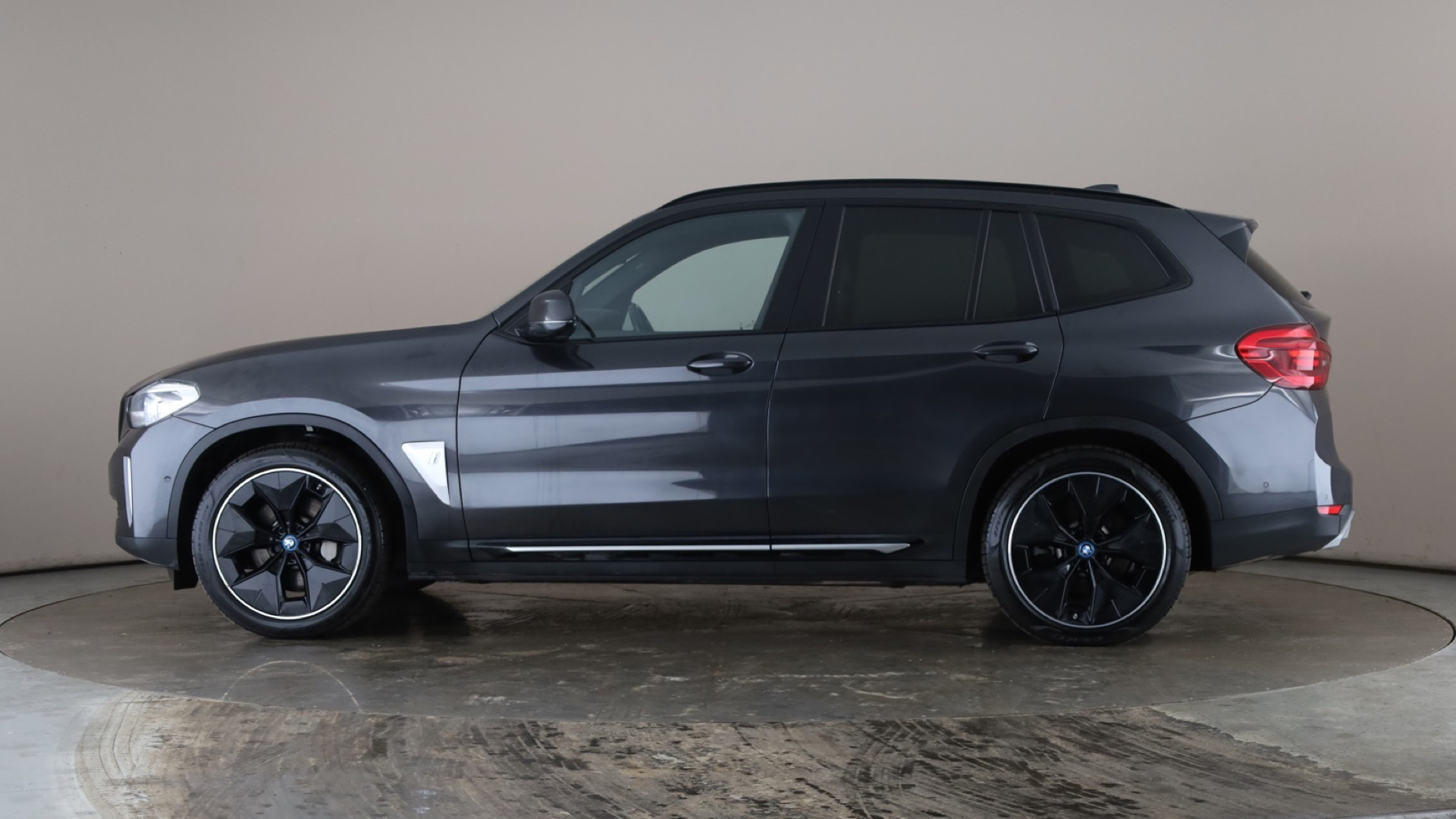 4027750 210kW Premier Edition 80kWh 5dr Auto