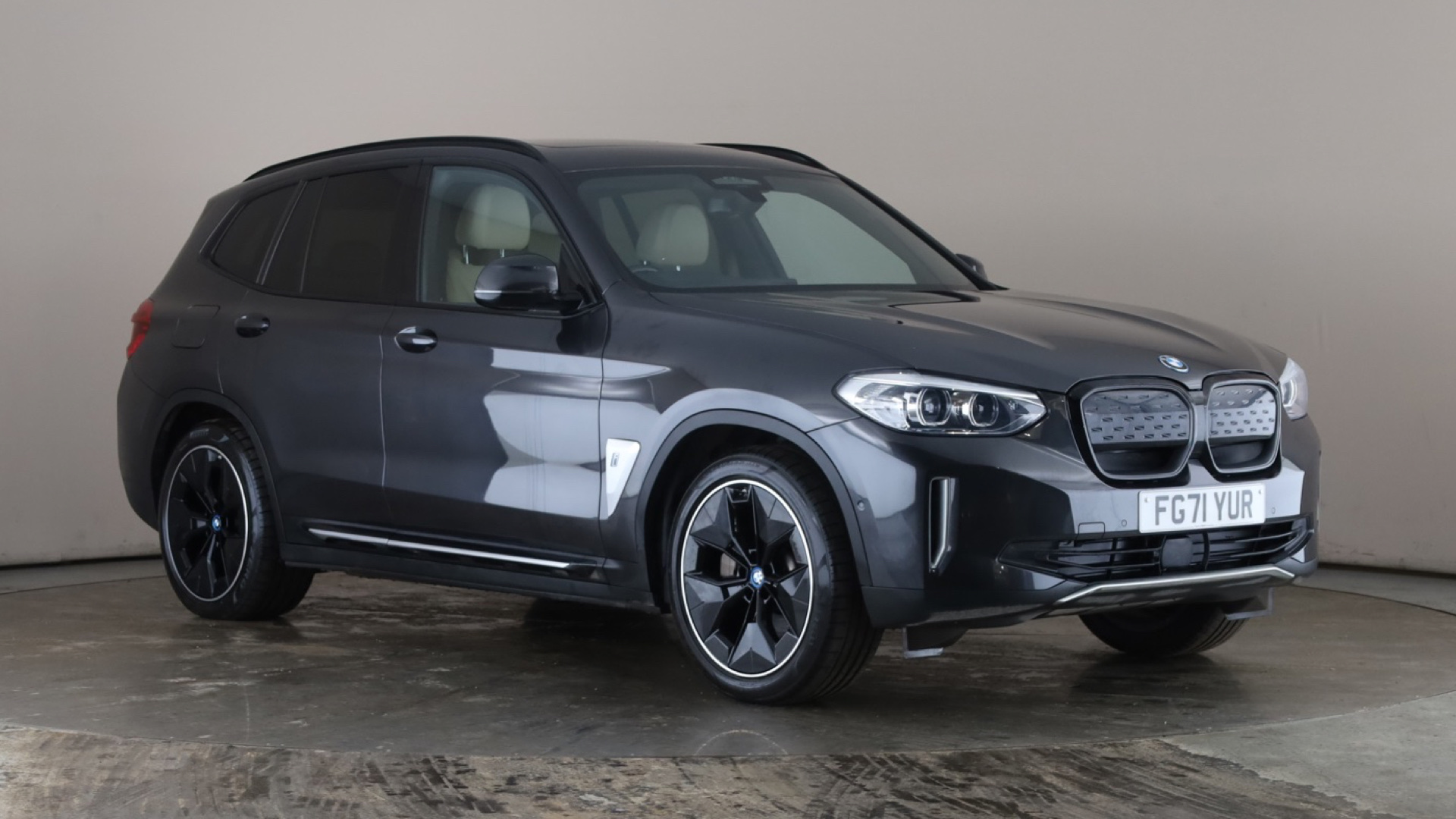 4027750 210kW Premier Edition 80kWh 5dr Auto