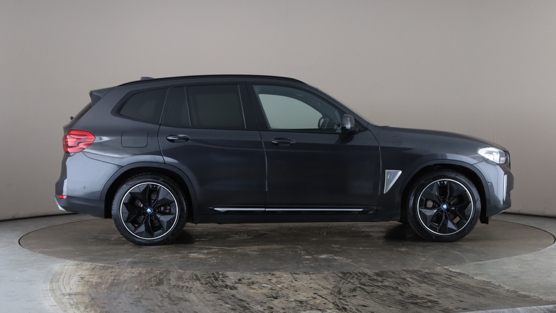 4027750 210kW Premier Edition 80kWh 5dr Auto