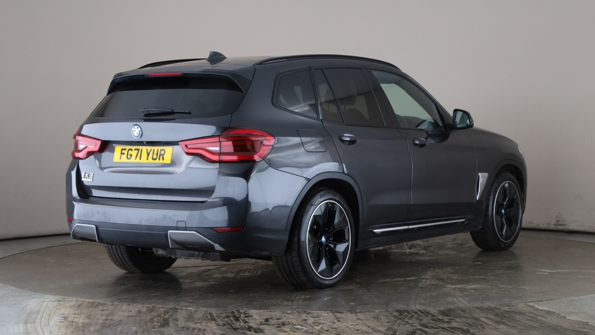 4027750 210kW Premier Edition 80kWh 5dr Auto