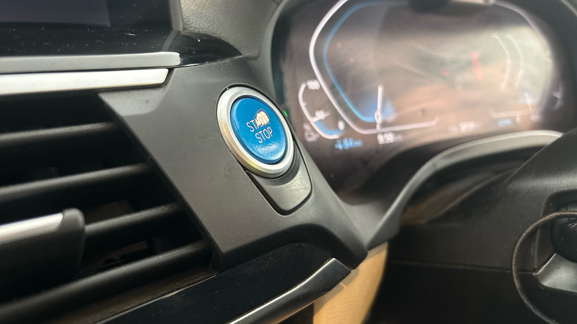 4027750 210kW Premier Edition 80kWh 5dr Auto