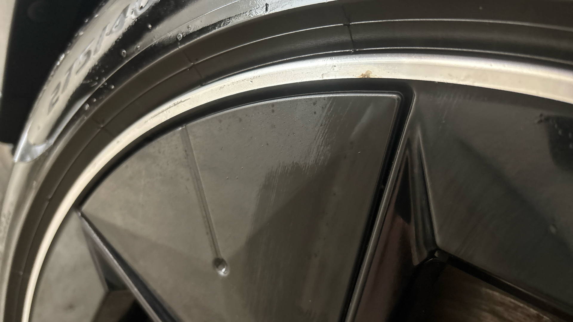 4027750 210kW Premier Edition 80kWh 5dr Auto