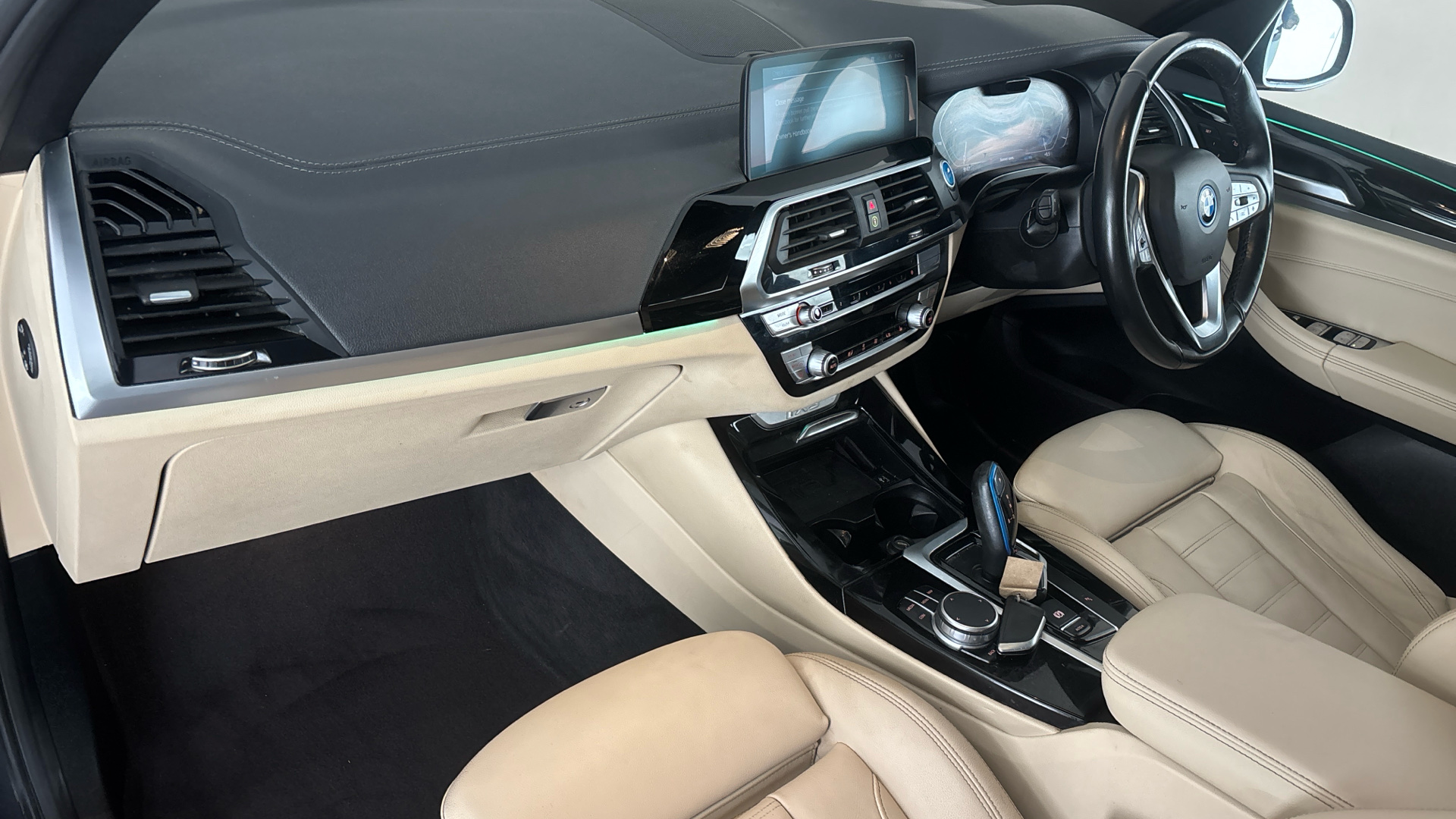 4027750 210kW Premier Edition 80kWh 5dr Auto