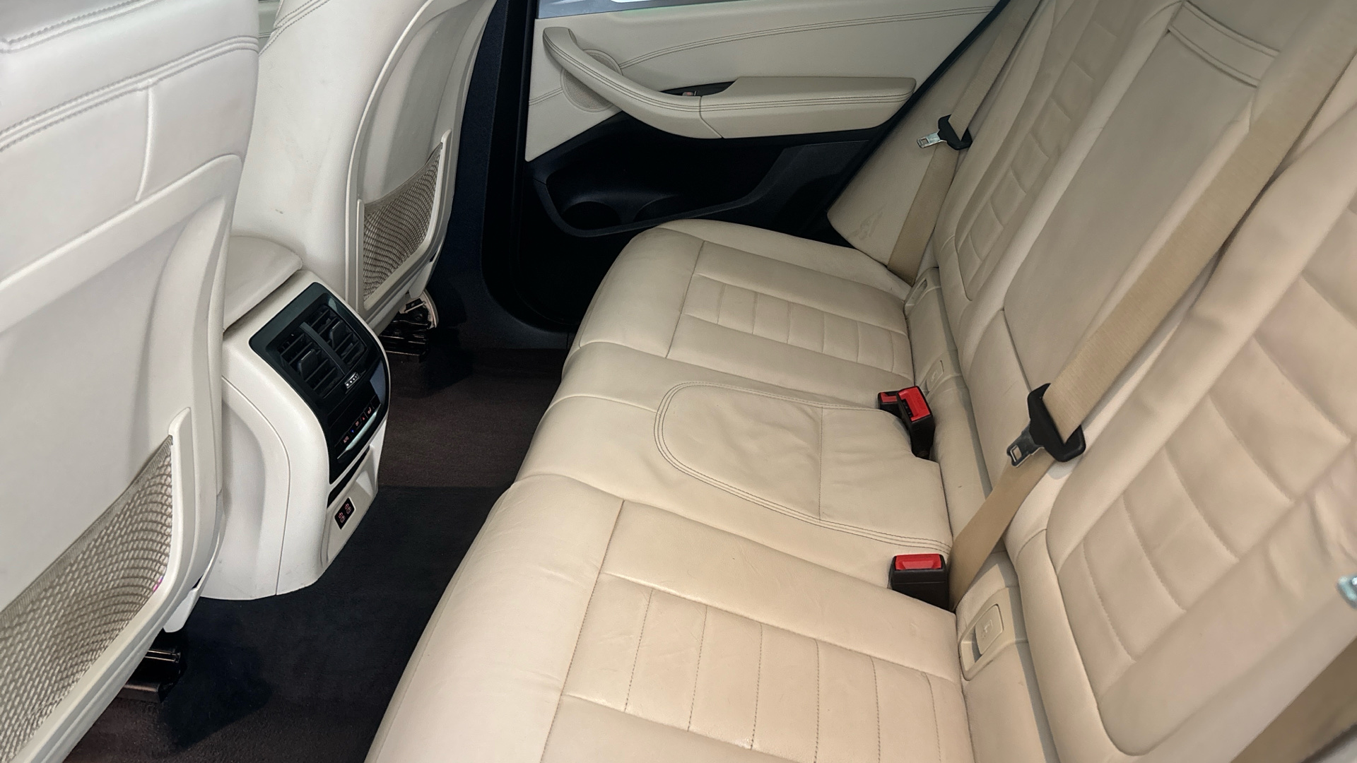 4027750 210kW Premier Edition 80kWh 5dr Auto