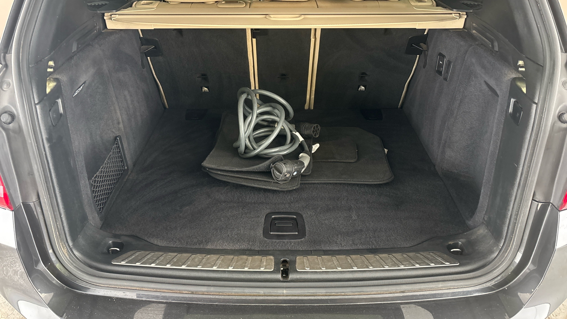 4027750 210kW Premier Edition 80kWh 5dr Auto