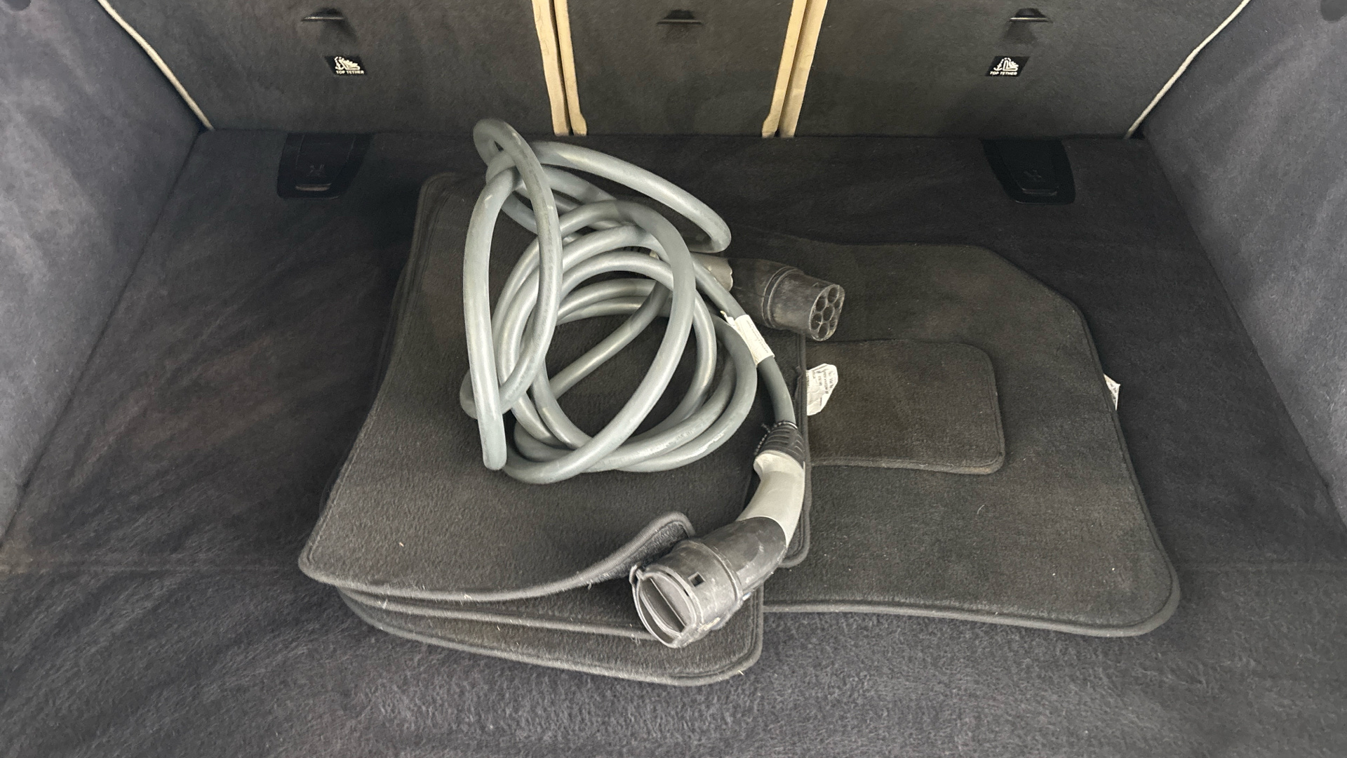 4027750 210kW Premier Edition 80kWh 5dr Auto