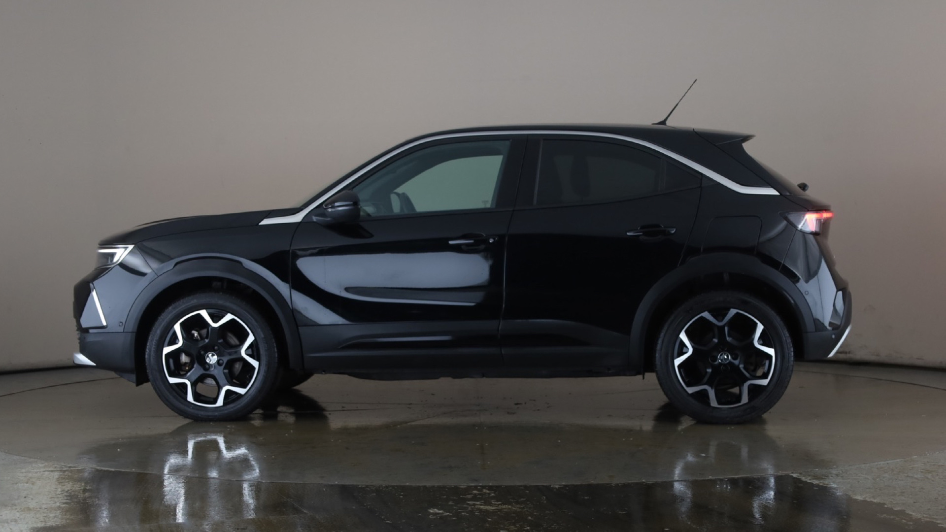 4027786 100kW Ultimate Edition 50kWh 5dr Auto