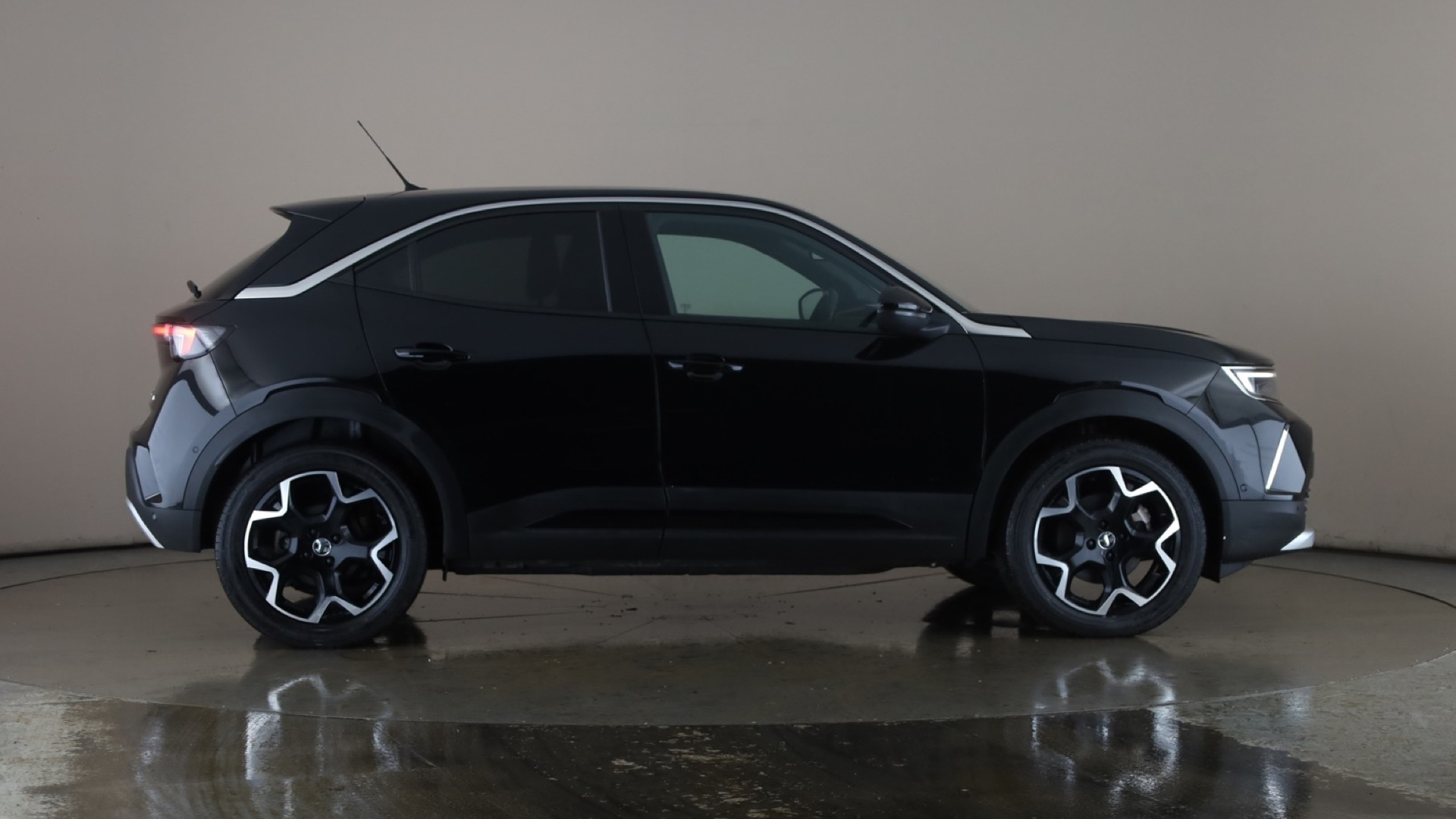 4027786 100kW Ultimate Edition 50kWh 5dr Auto