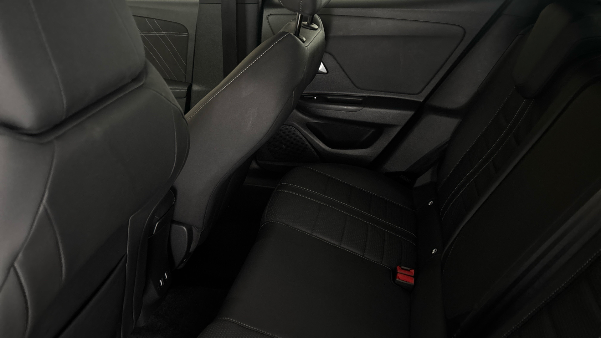 4027786 100kW Ultimate Edition 50kWh 5dr Auto