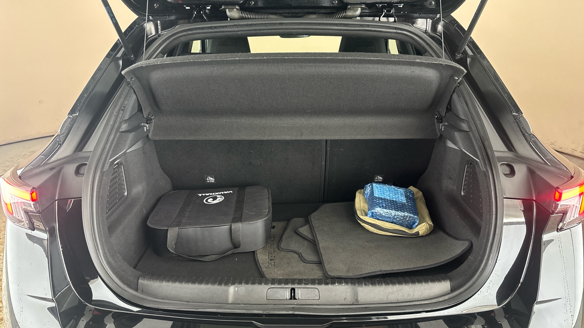 4027786 100kW Ultimate Edition 50kWh 5dr Auto