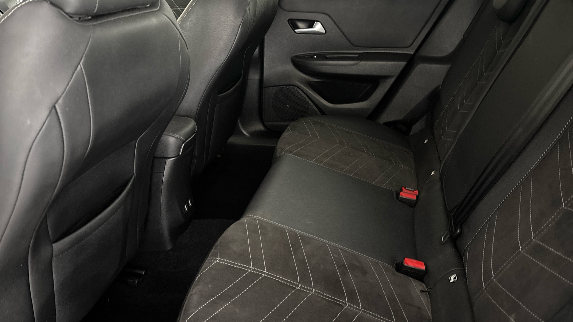 4049080 100kW Ultimate 50kWh 5dr Auto