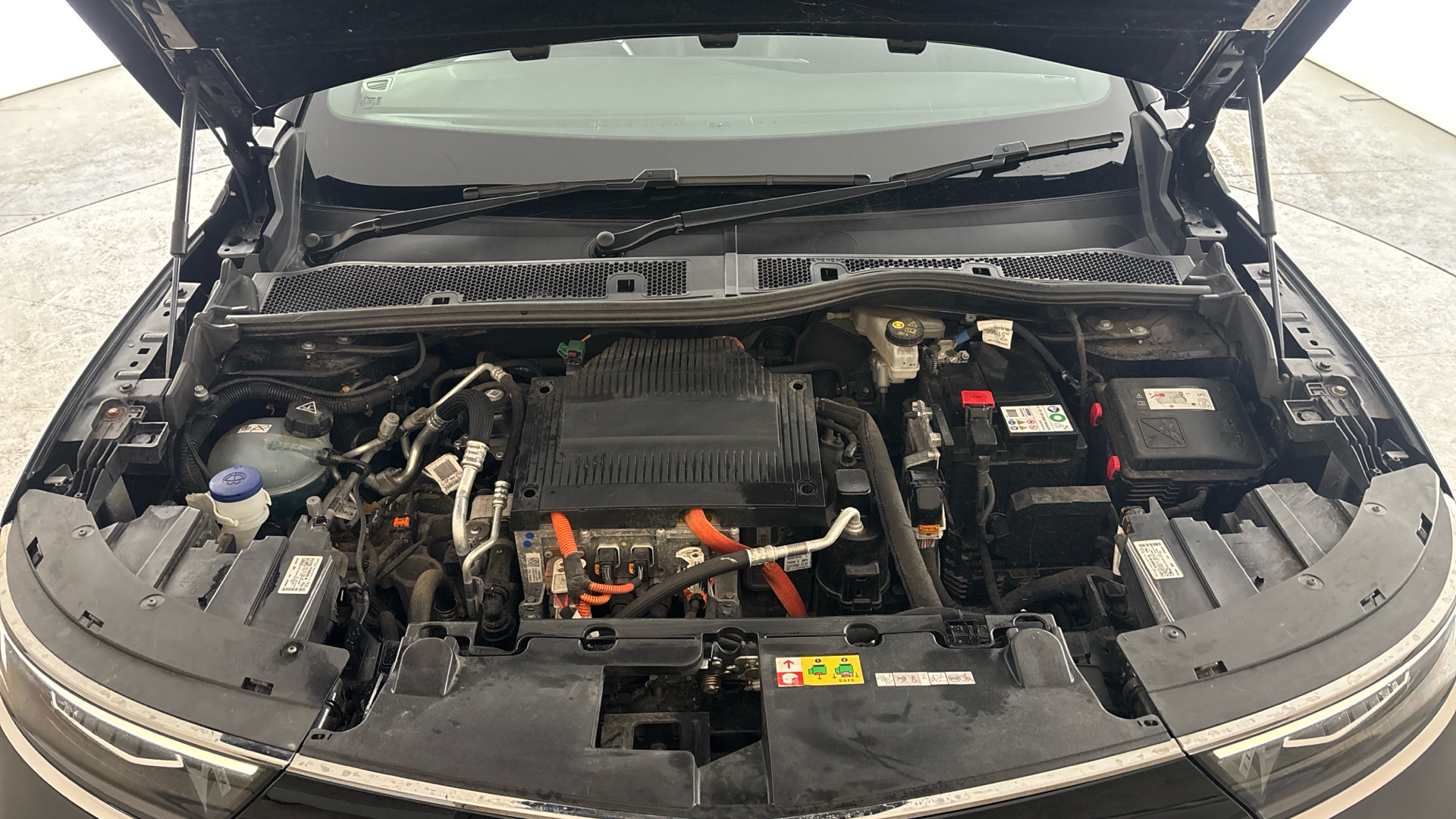 4049080 100kW Ultimate 50kWh 5dr Auto