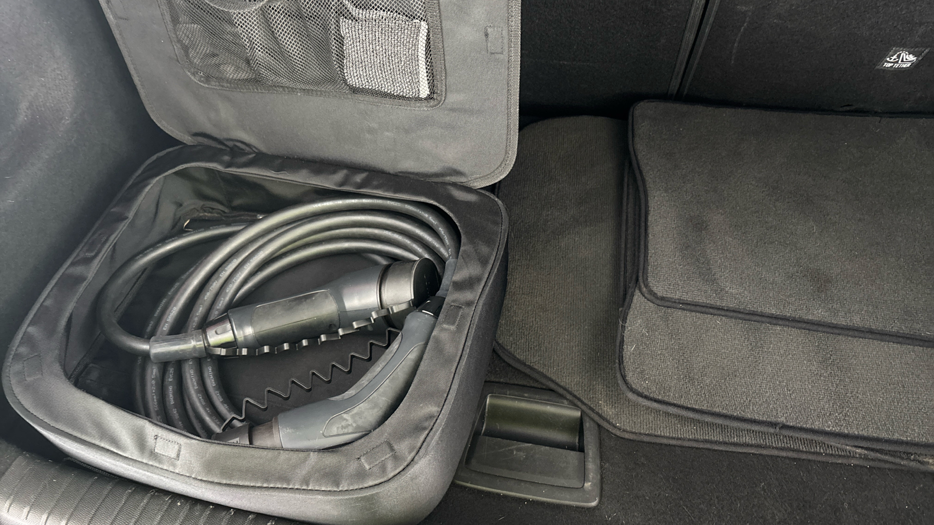 4049080 100kW Ultimate 50kWh 5dr Auto