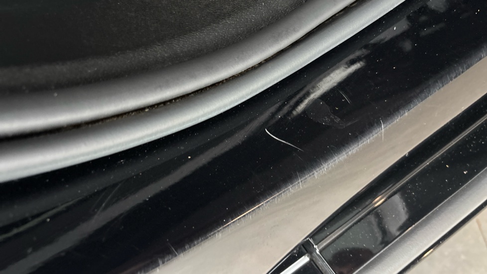 VOLVO XC90 scratches