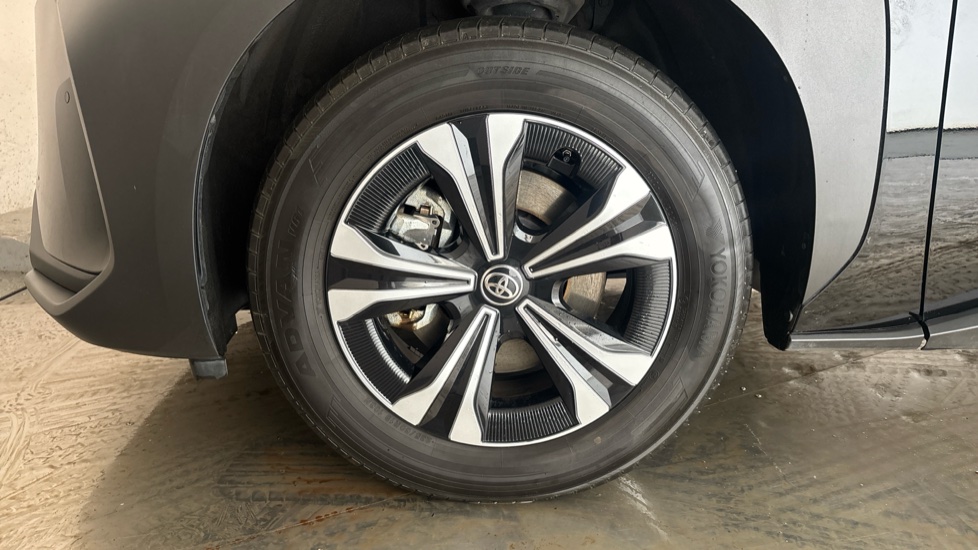 TOYOTA BZ4X Image 17