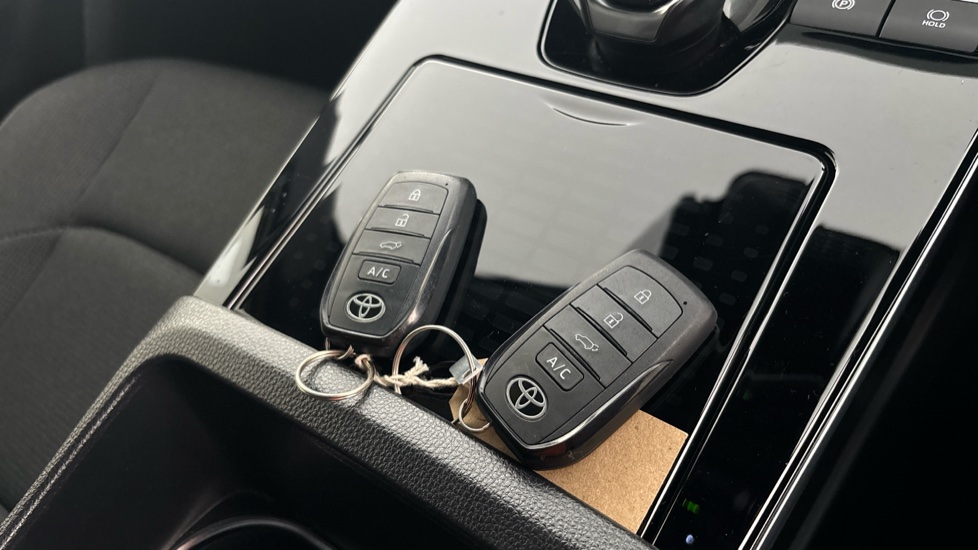 TOYOTA BZ4X 2 keys available