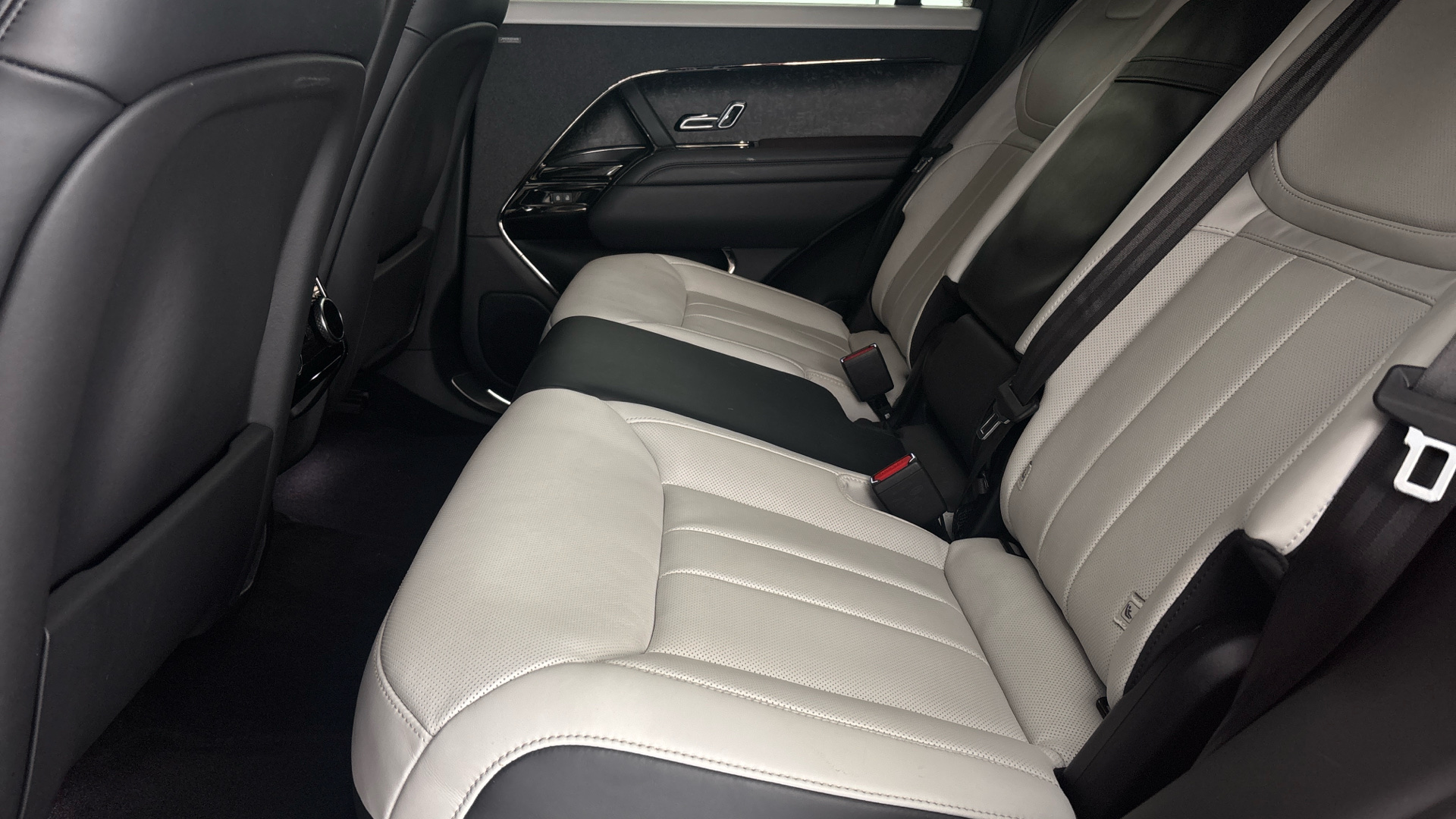 4020891 3.0 P510e First Edition 5dr Auto