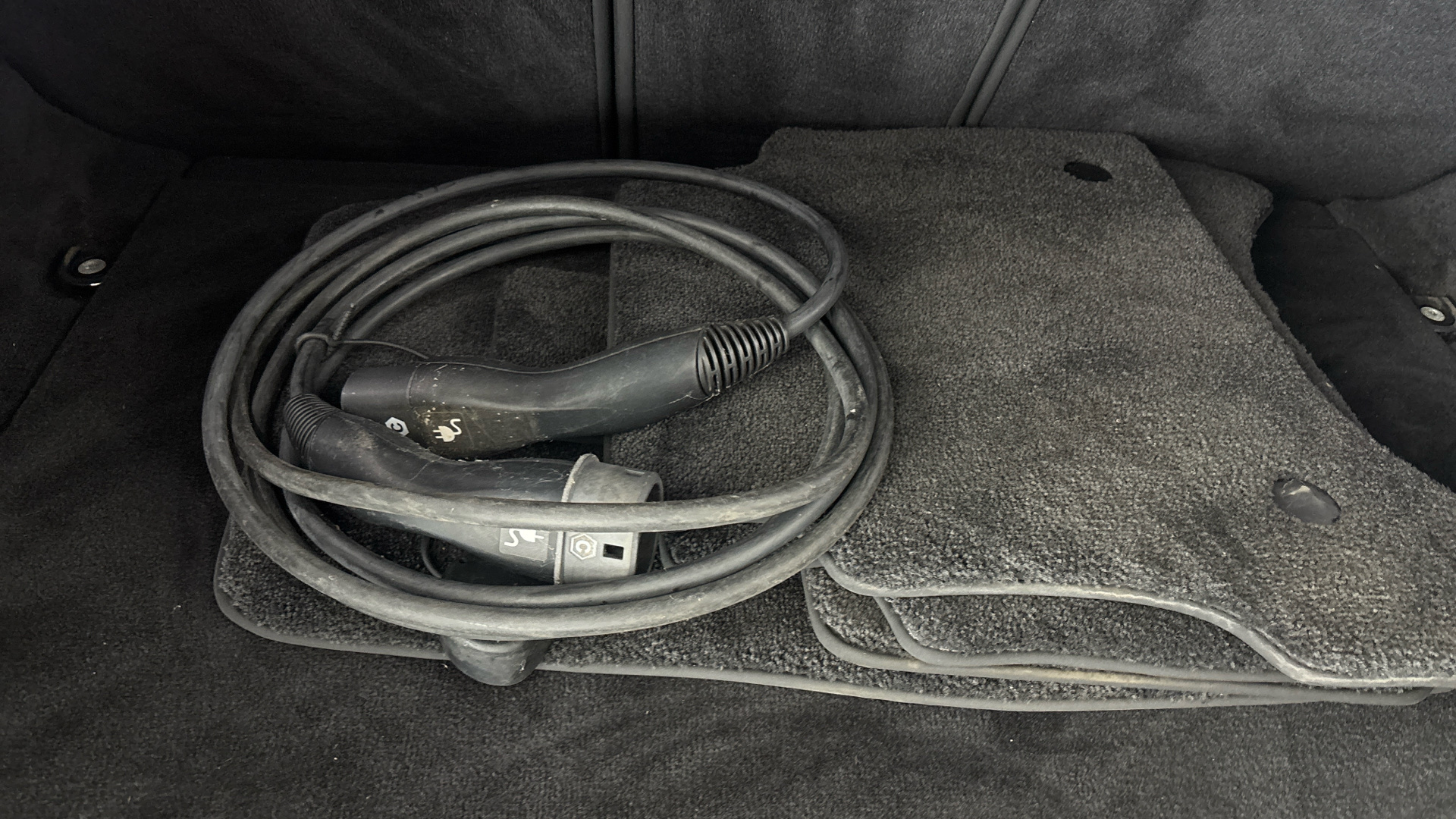 4020891 3.0 P510e First Edition 5dr Auto