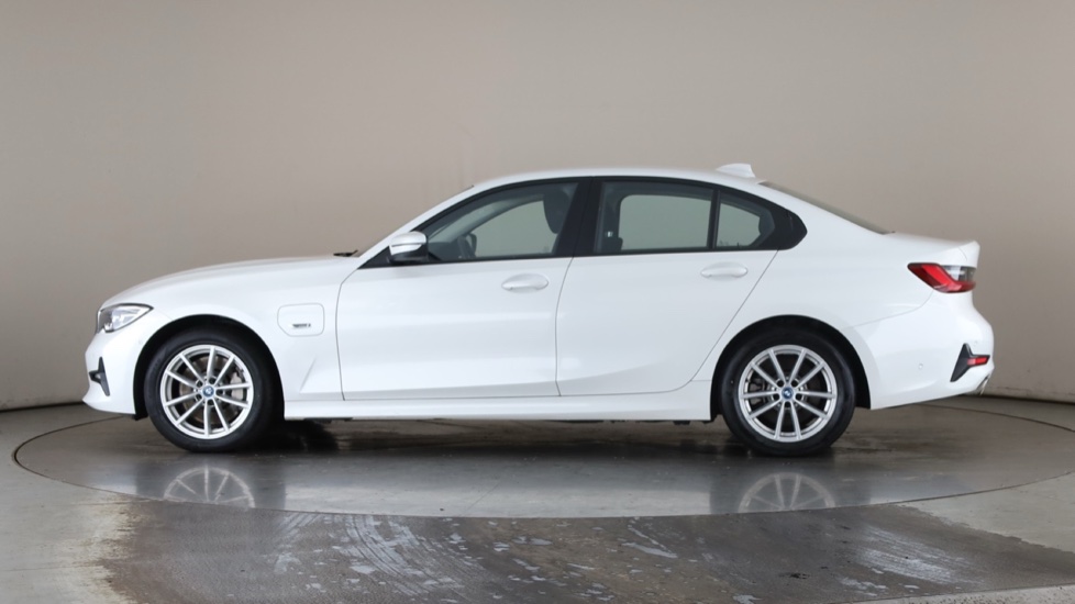 BMW 3 SERIES Image 2
