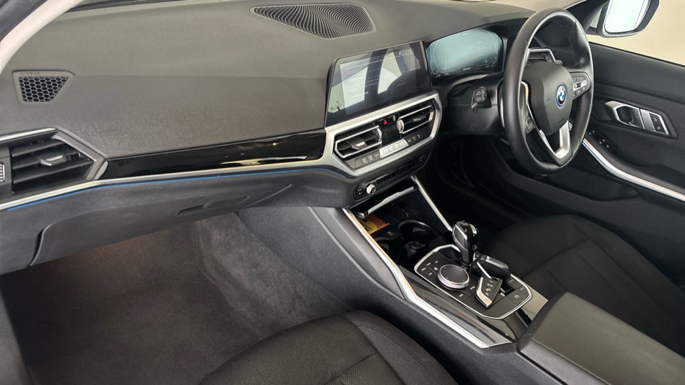 BMW 3 SERIES Image 10