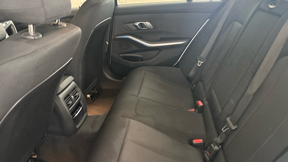 BMW 3 SERIES Image 14