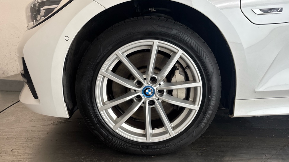 BMW 3 SERIES Image 17
