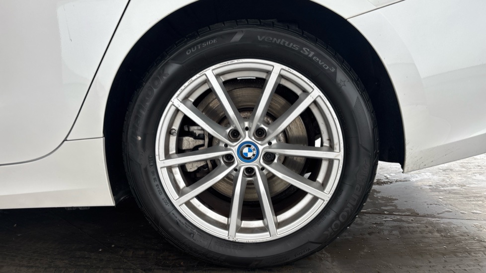 BMW 3 SERIES Image 18