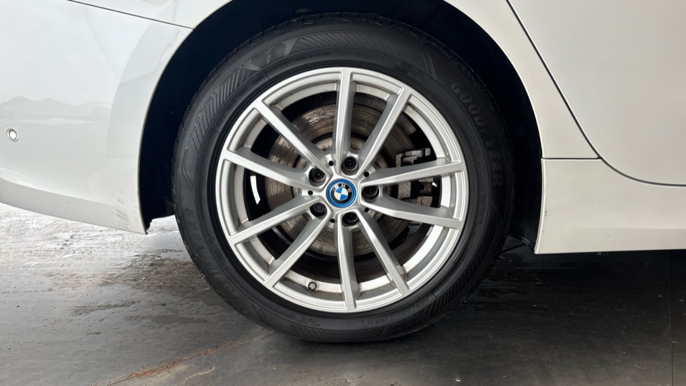 BMW 3 SERIES Image 19