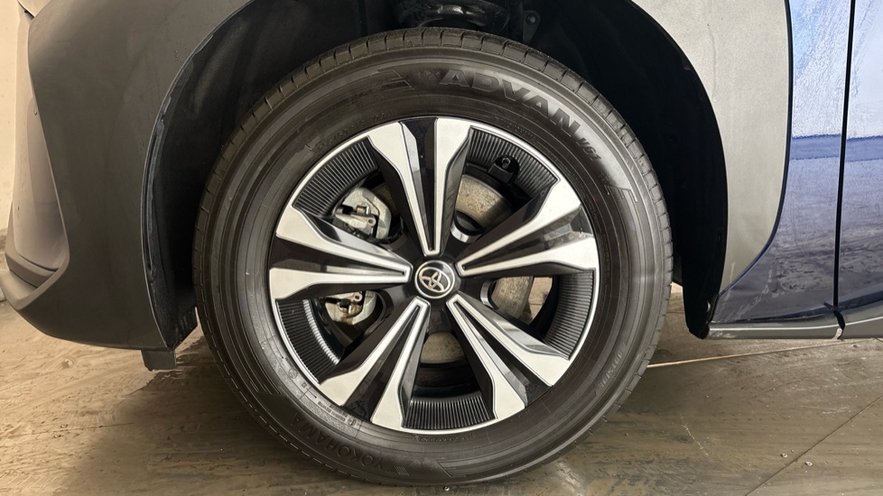 TOYOTA BZ4X Image 17