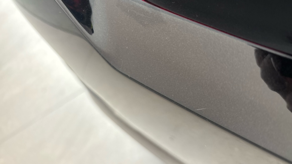 BMW I4 scratch