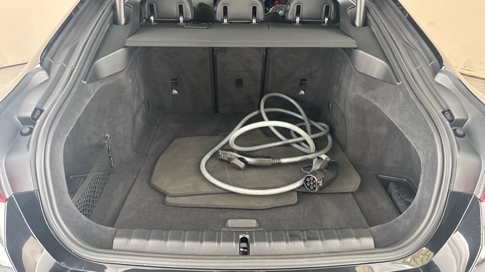 BMW I4 Image 15