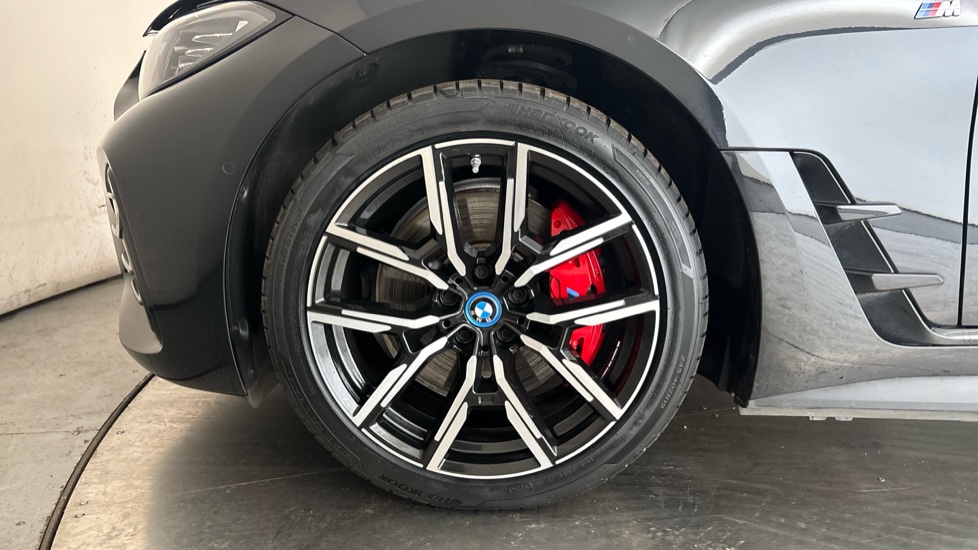 BMW I4 Image 17