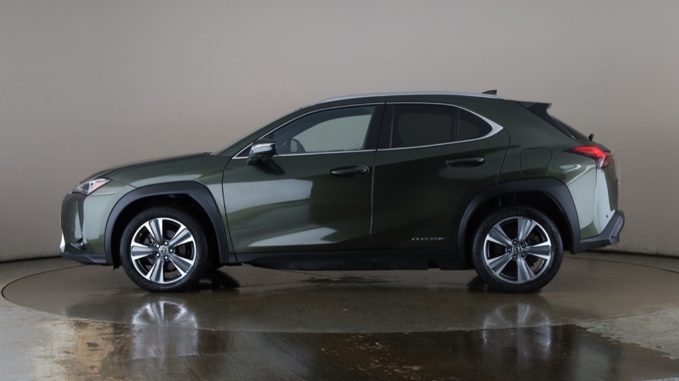 LEXUS UX Image 2