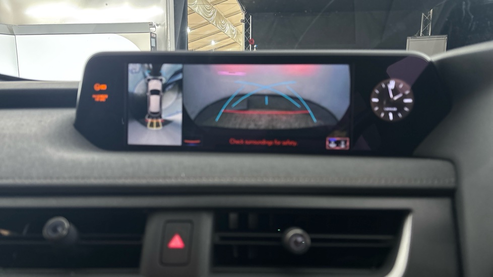 LEXUS UX reverse camera