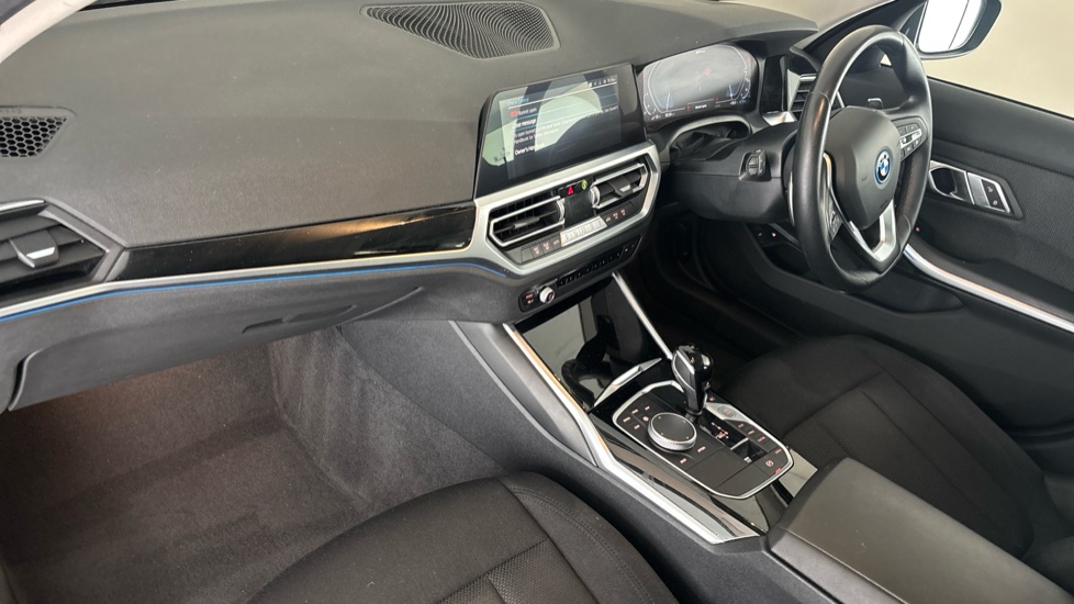 BMW 3 SERIES Image 10