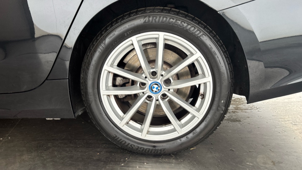 BMW 3 SERIES Image 18
