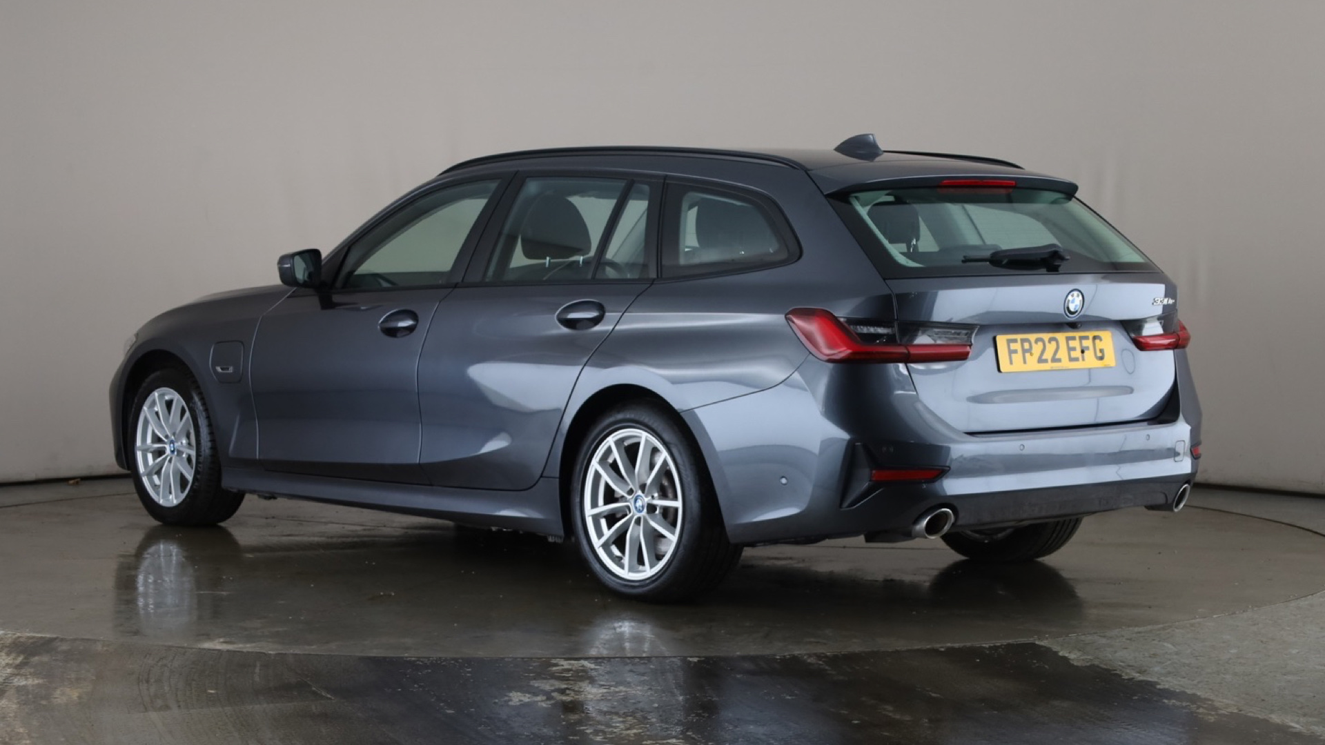 4020813 330e SE Pro 5dr Step Auto