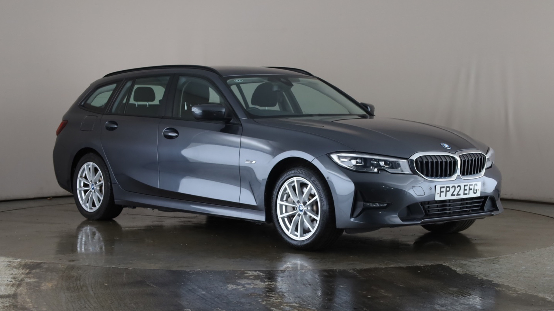 4020813 330e SE Pro 5dr Step Auto