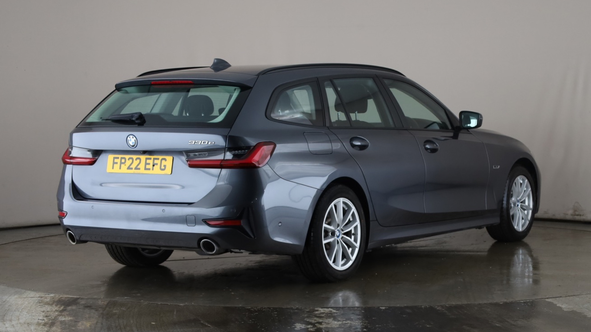 4020813 330e SE Pro 5dr Step Auto