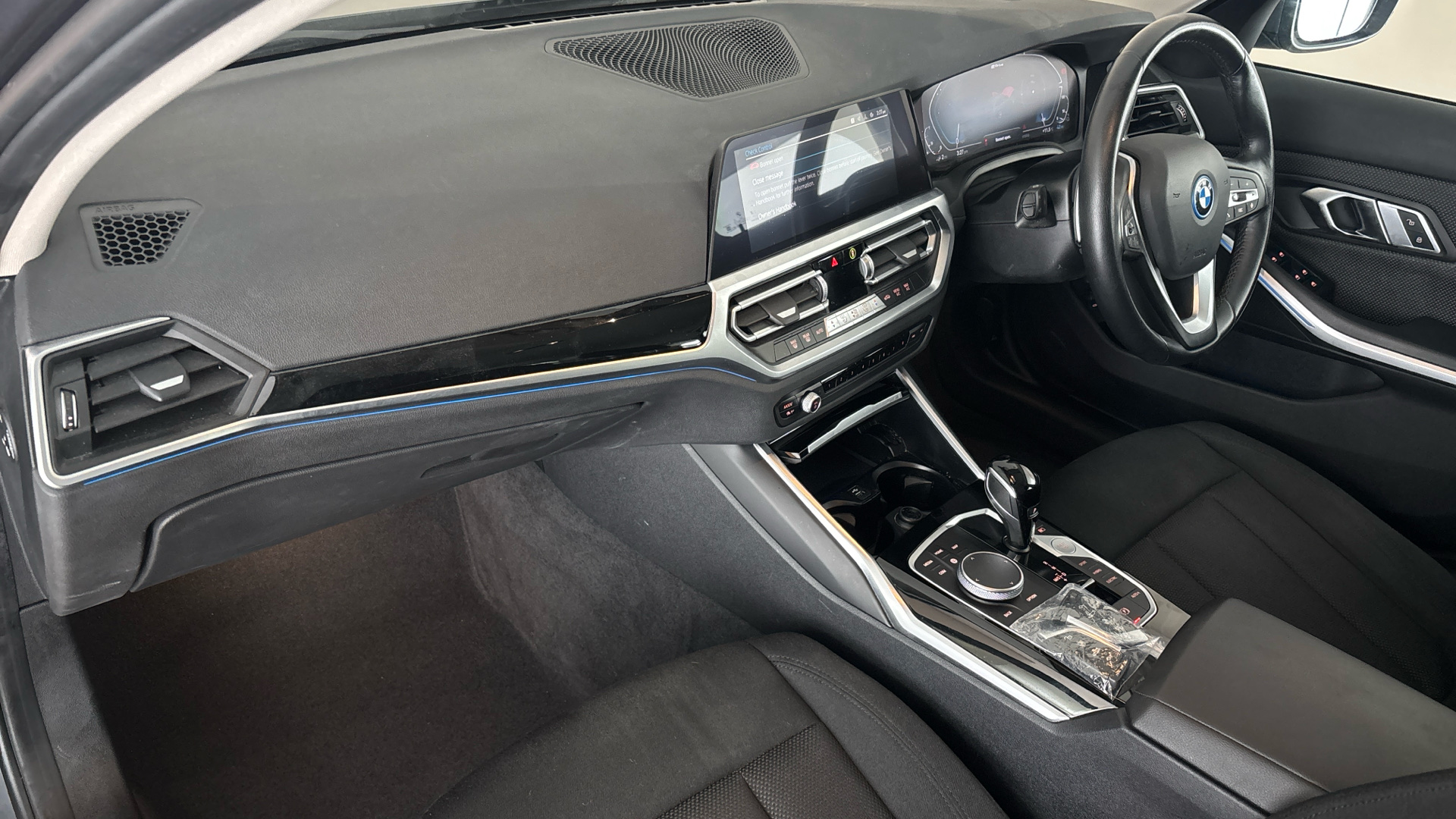 4020813 330e SE Pro 5dr Step Auto