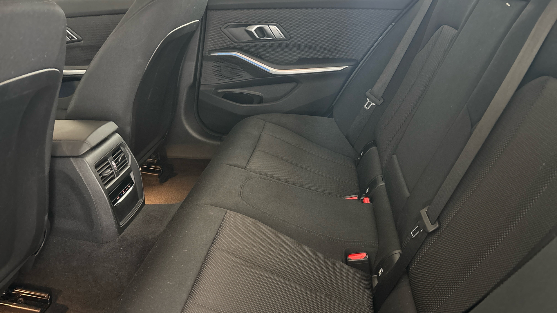 4020813 330e SE Pro 5dr Step Auto