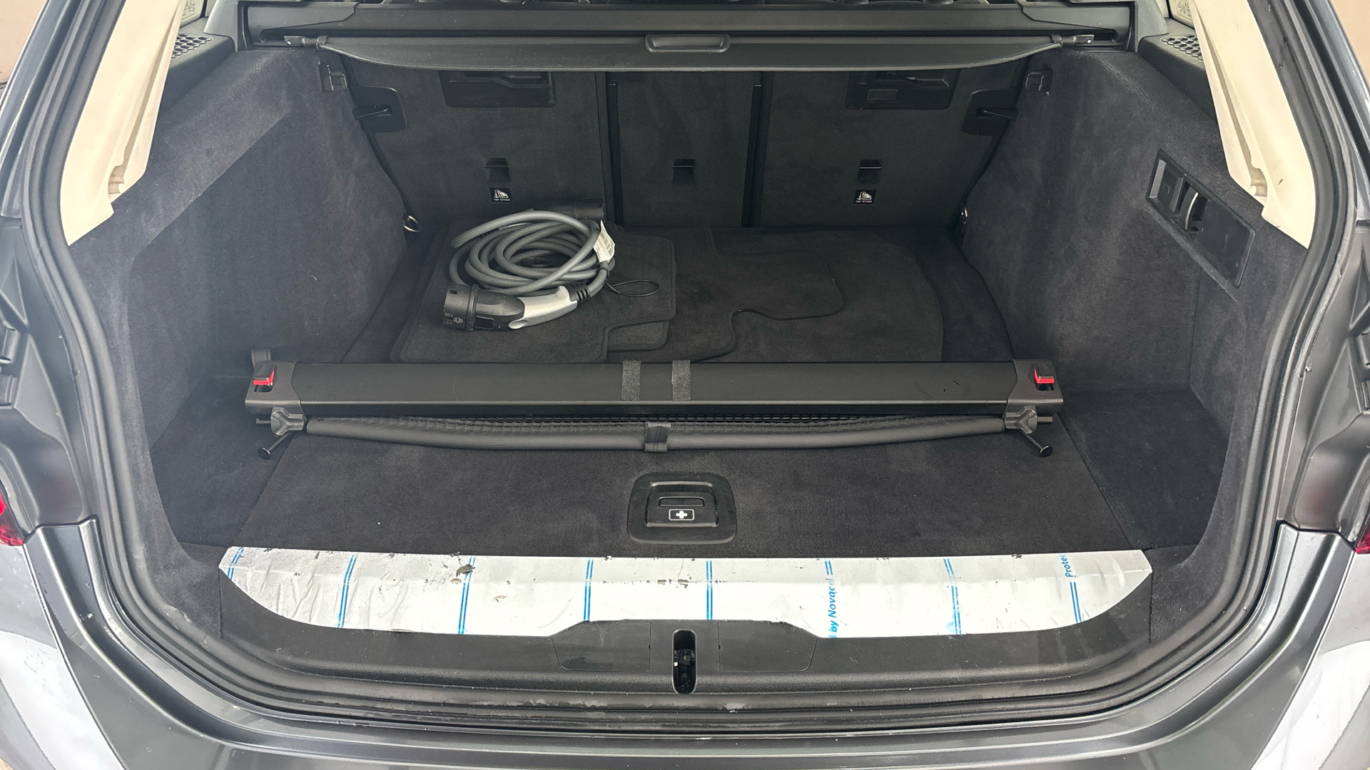 4020813 330e SE Pro 5dr Step Auto