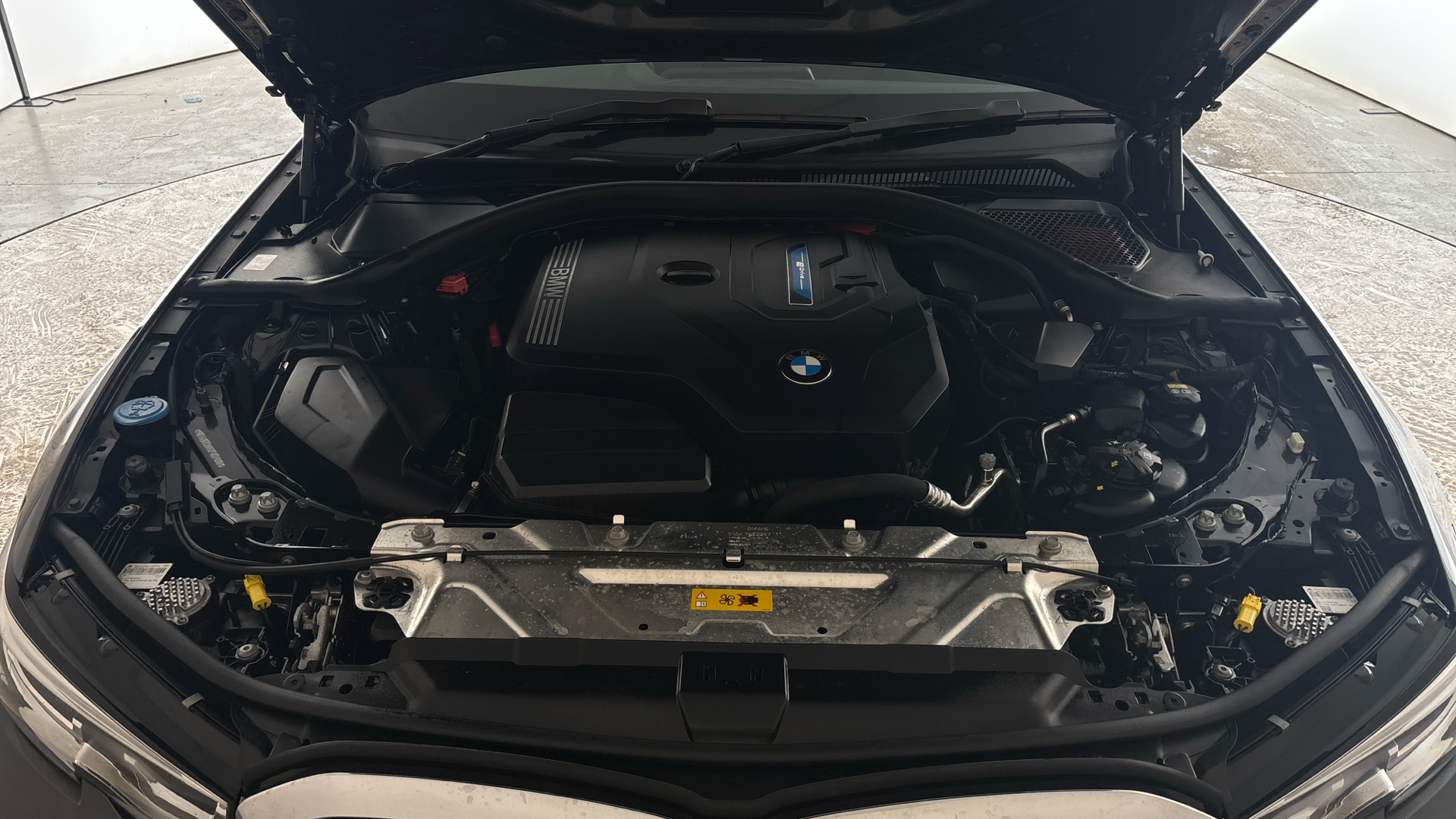 4020813 330e SE Pro 5dr Step Auto