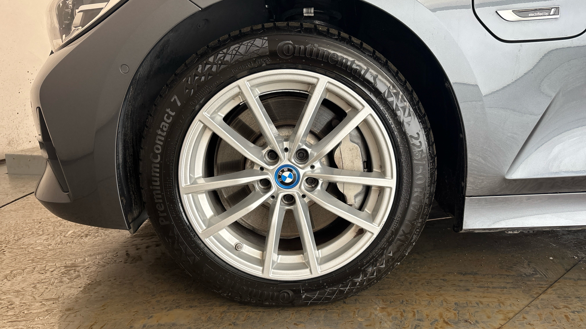 4020813 330e SE Pro 5dr Step Auto