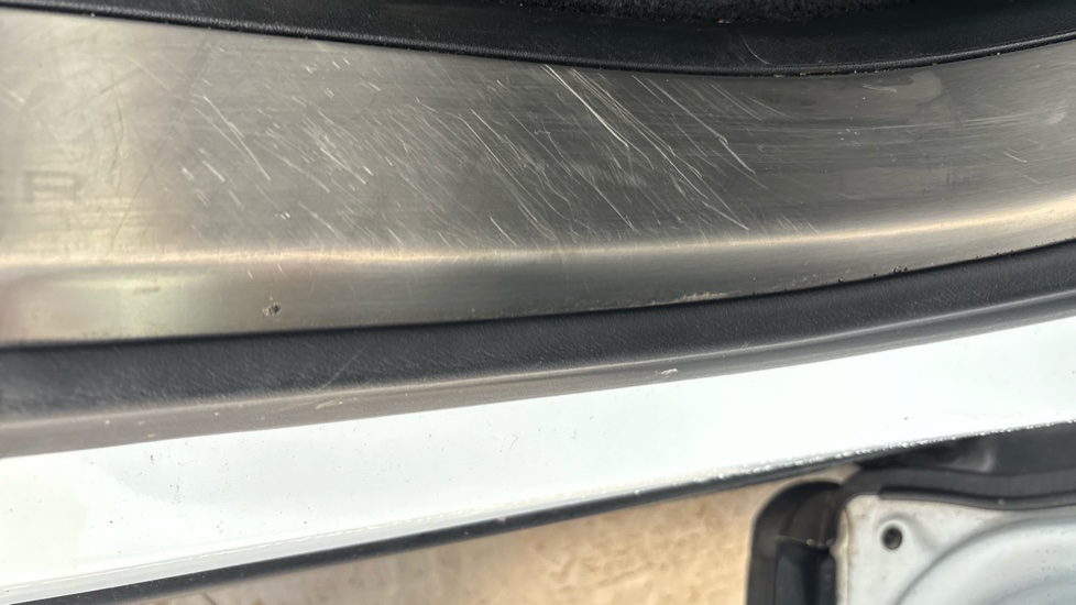 LAND ROVER RANGE ROVER SPORT Scratches