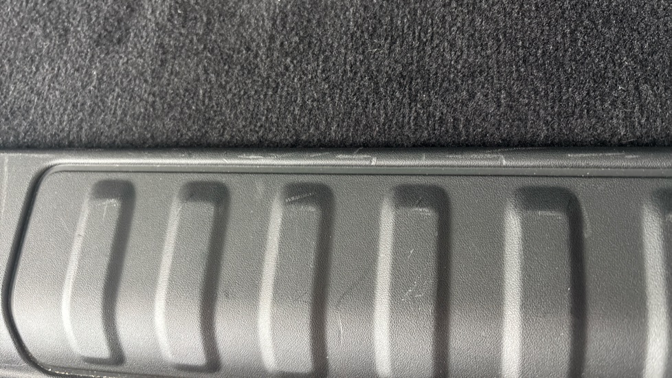 LAND ROVER RANGE ROVER SPORT Scratches