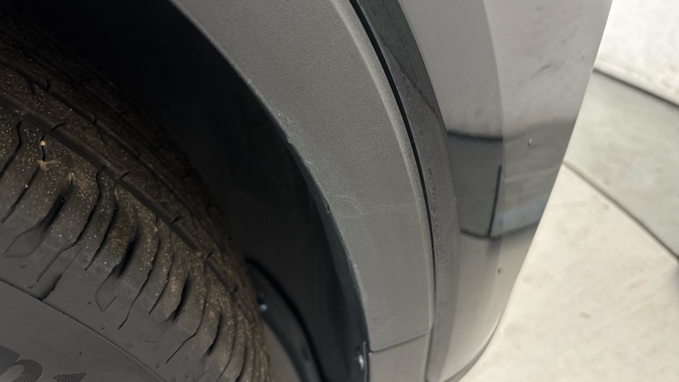 VOLVO C40 Scuff
