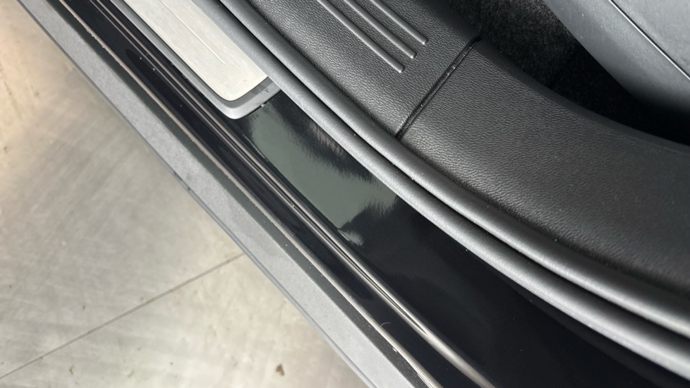 VOLVO C40 Dent