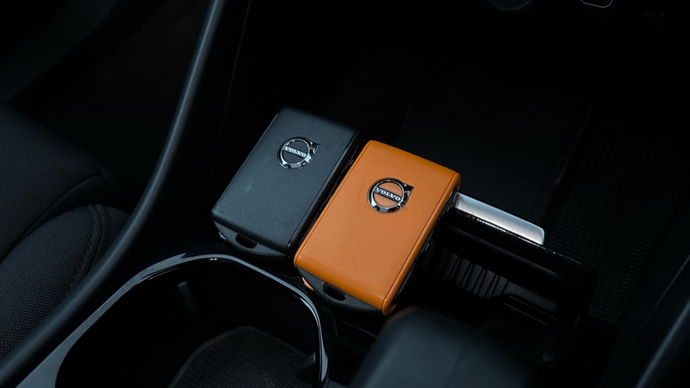VOLVO C40 2 keys available