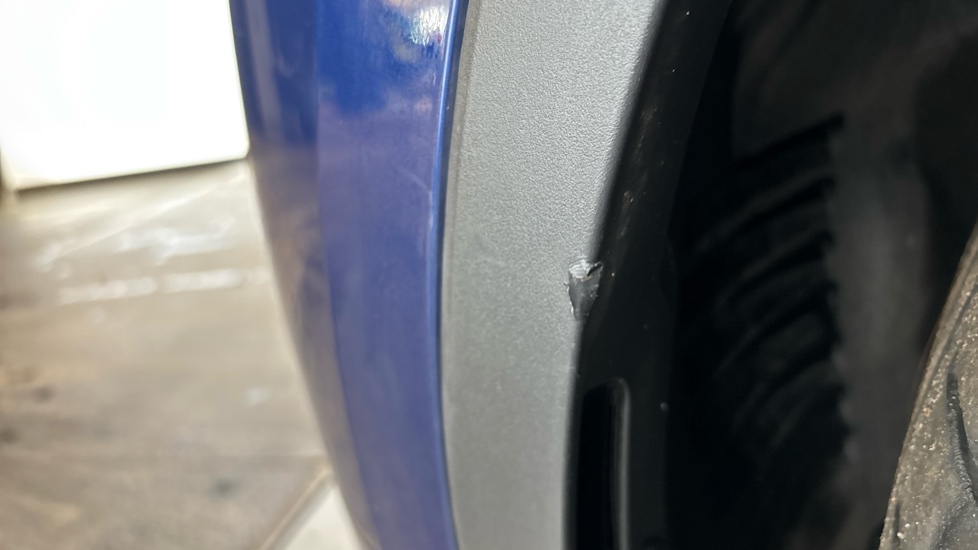 TESLA MODEL Y scuff